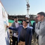 मटीरियल टेस्टिंग लैब की जानकारी लेते हुए डीएम को बताया गया कि 90% टेस्टिंग साइट लैब में और 10% बाहर कराई जा रही है