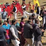 होली के रंगों के साथ गांवों में भरोसा भरते अनिल बलूनी