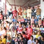 दक्षिणा और उपहार देकर मंत्री गणेश जोशी ने नौ दुर्गा स्वरूपा कन्याओं का आशीर्वाद भी प्राप्त किया