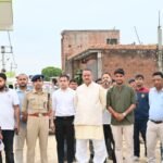 खटीमा में आयोजित होने वाले सैनिक सम्मान समारोह की तैयारियों को लेकर कार्यक्रम स्थल का निरीक्षण करते सैनिक कल्याण मंत्री गणेश जोशी