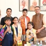 कैबिनेट मंत्री गणेश जोशी ने स्वर्ण, रजत और कांस्य पदक विजेताओं को किया सम्मानित