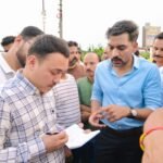 जिलाधिकारी डॉ. आशीष चौहान ने प्राकृतिक जलस्रोत को रिवर रिजूवनेशन प्रोजेक्ट में शामिल करने को कहा