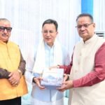 उत्तराखंड आगमन पर जितिन प्रसाद का गणेश जोशी ने पुष्पगुच्छ भेंट कर किया स्वागत